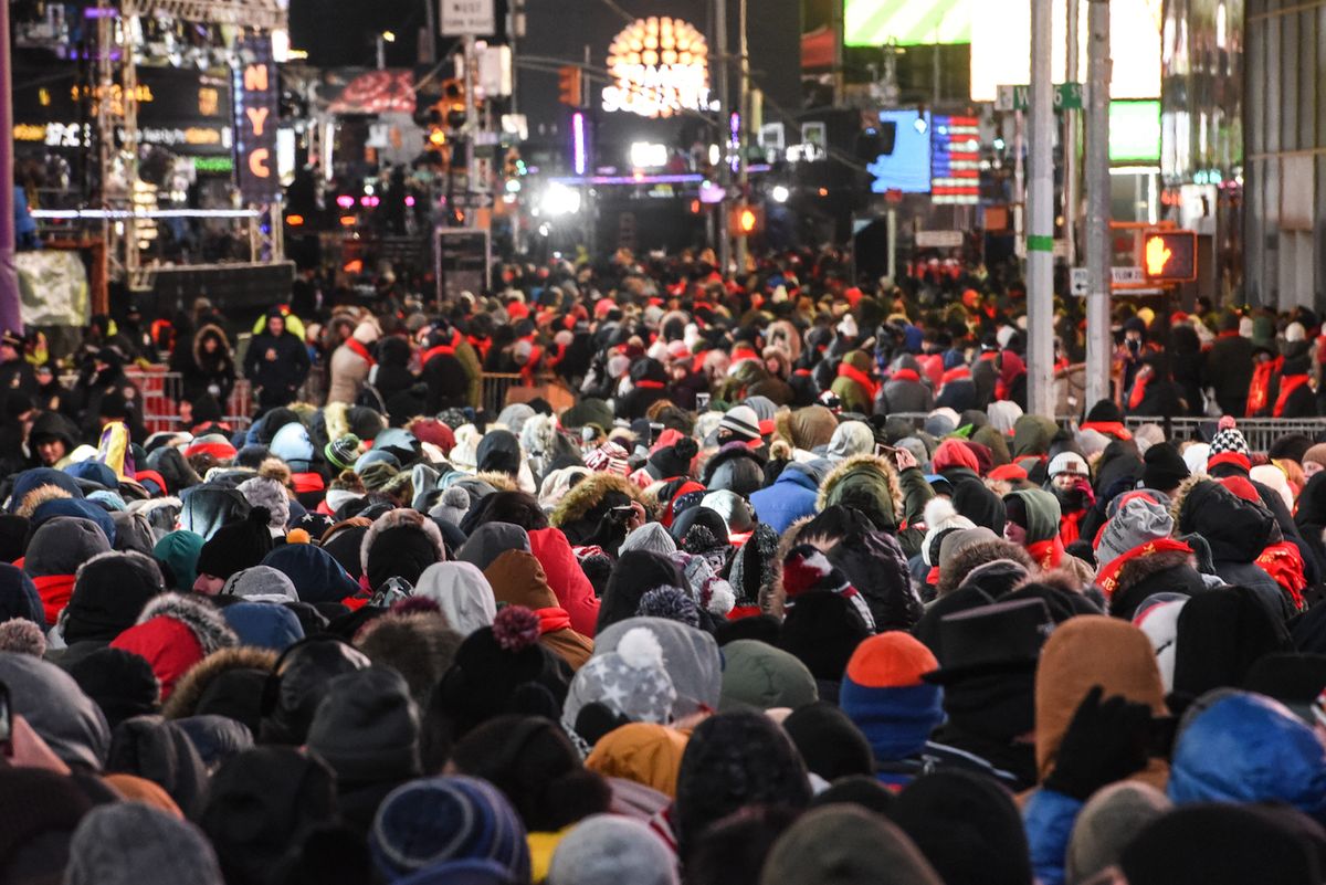 Revelers crowd Times Square ahead of the New Year&#039;s Eve celebration on December 31, 2017 in New York City.