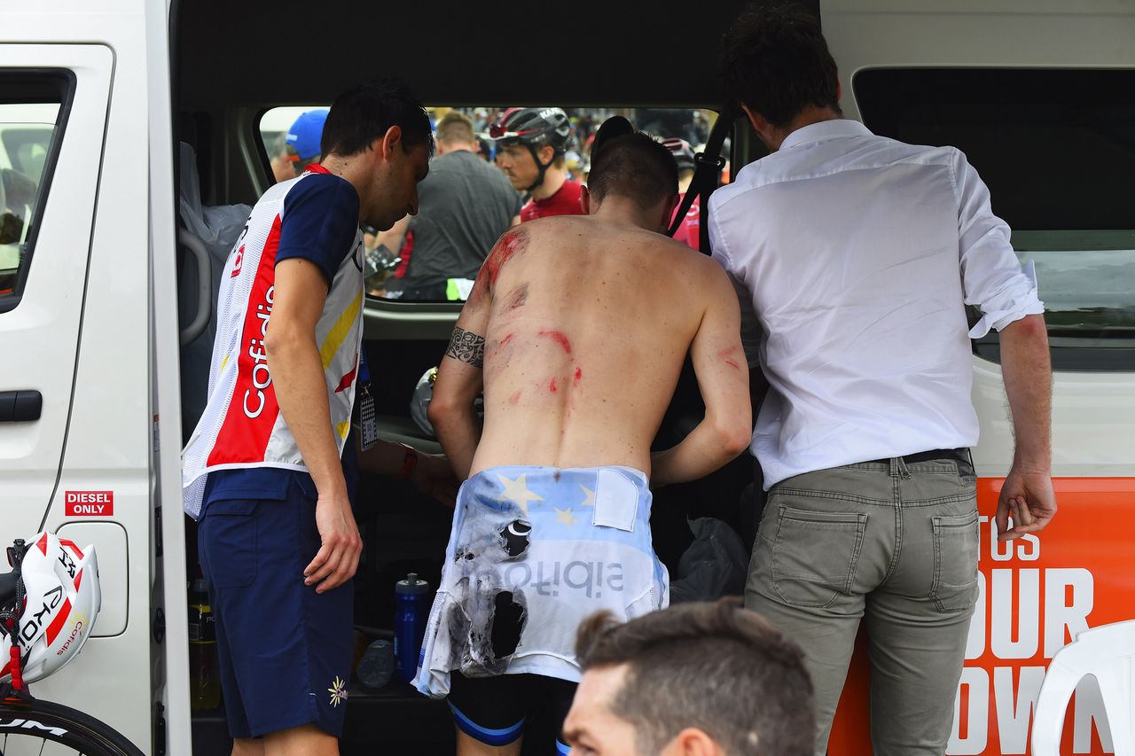 Elia Viviani after his stage 2 crash