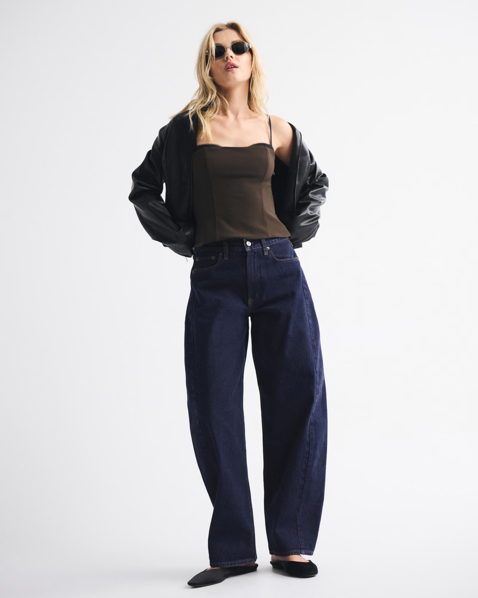 Mid Rise Barrel Jean