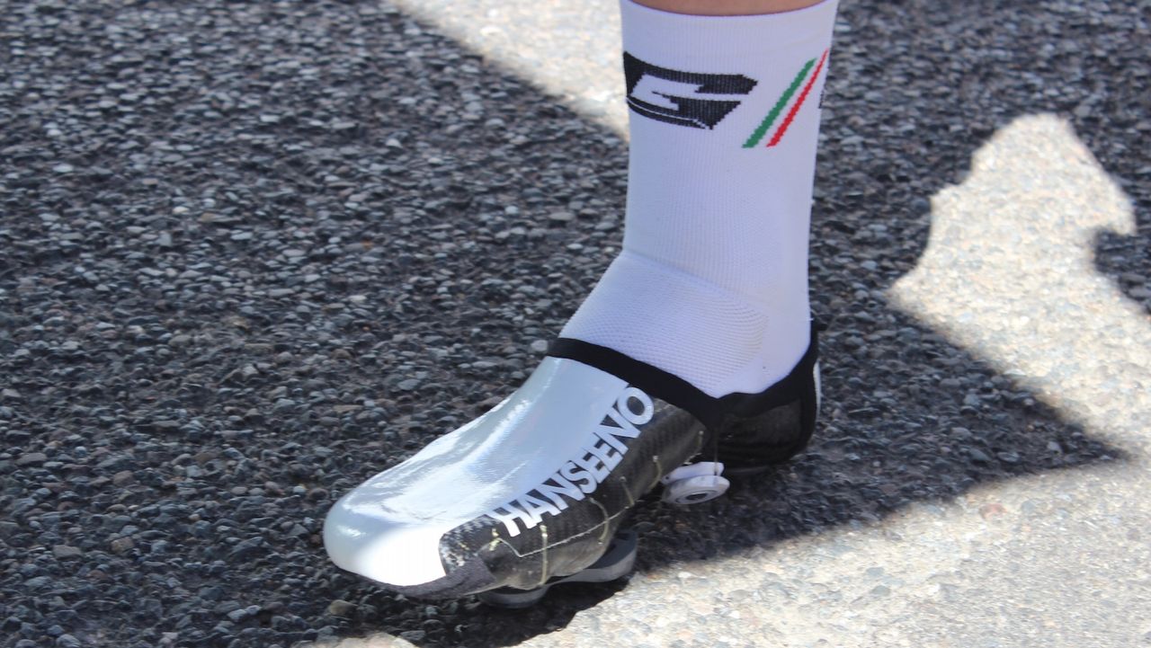 The Hanseeno shoes are one-piece carbon and feature a single BOA dial on the arch