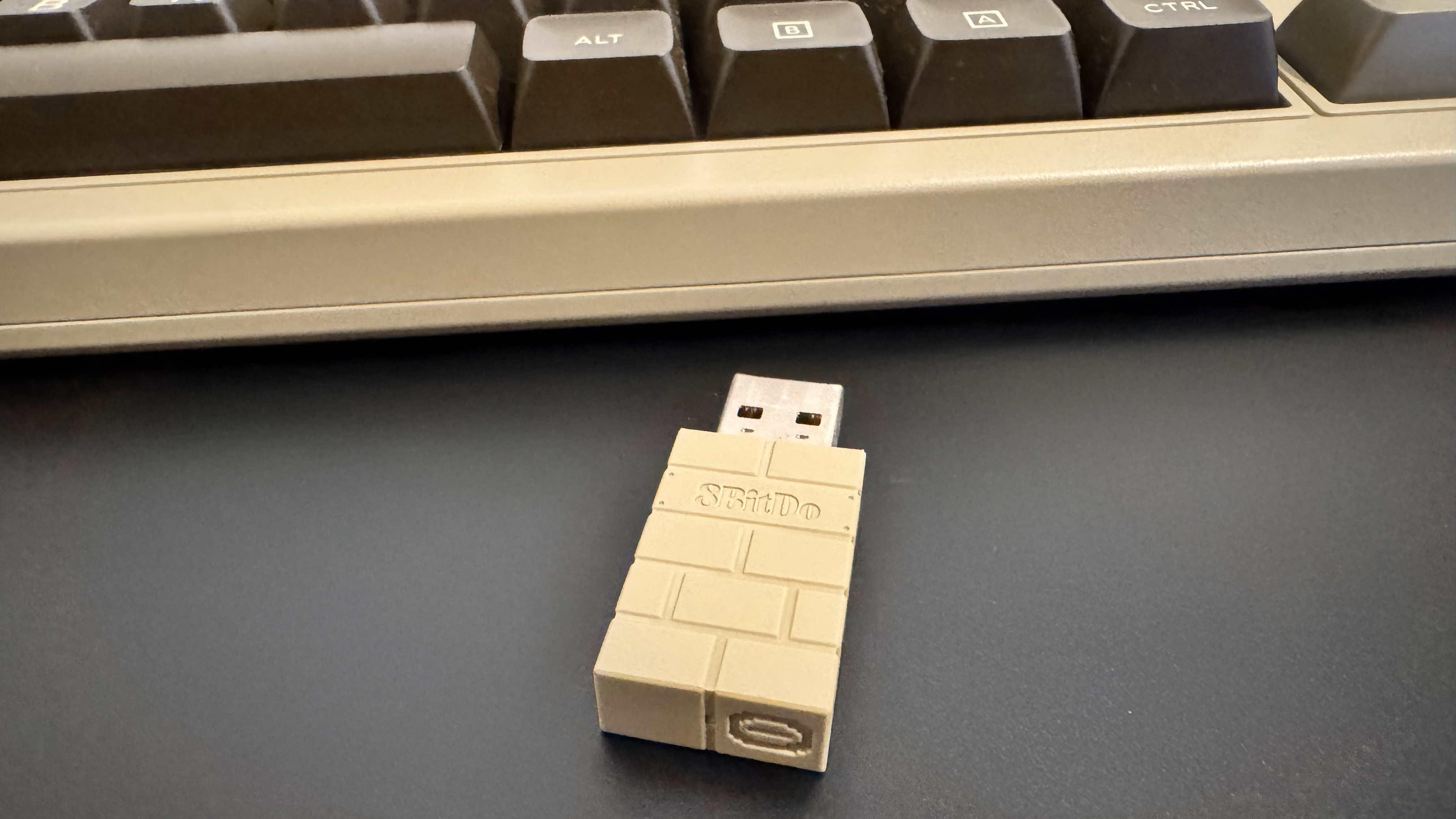 8BitDo Retro Mechanical Keyboard (C64 Edition