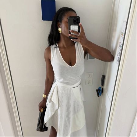Marilyn in a white v-neck tank