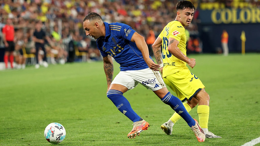 Santi Cazorla of Real Oviedo moves away from Alberto Moleiro of Villarreal CF durin the LaLiga EA Sports match between Villarreal CF and Real Oviedo at Estadio de la Ceramica on August 15, 2025 in Villarreal, Spain.