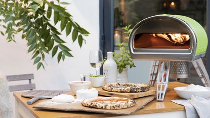how to use a pizza oven