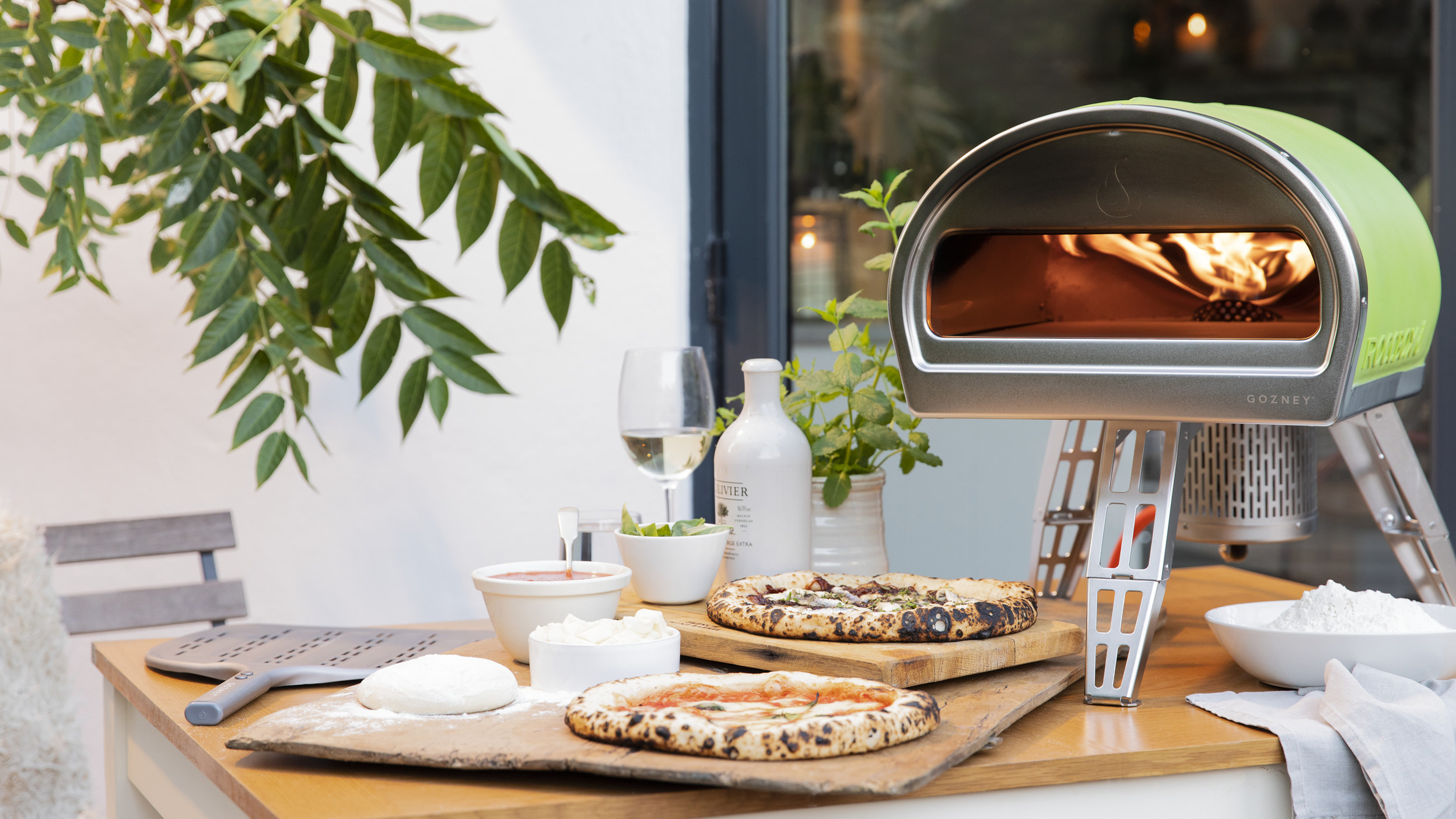 Wood fired oven accessories to improve cooking: laser thermometer