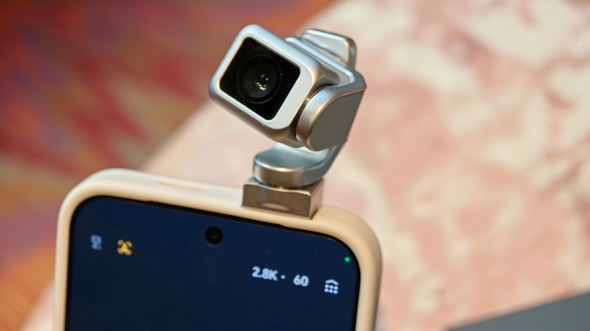 Hands on with the Honor Robot Phone with a 4DoF motorized retractable gimbal