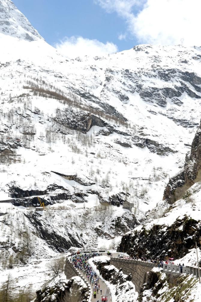 The peloton climb through the snow on stage 15
