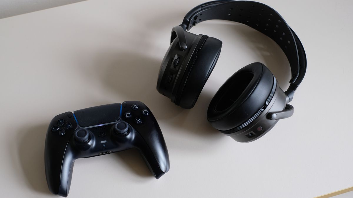 Photograph of Audeze Maxwell 2 headphones