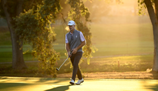 Kevin Streelman walks on to the green with the sun setting behind him