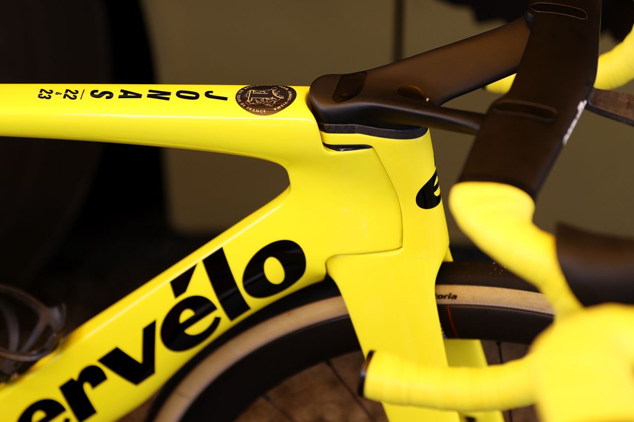 Jonas Vingegaard's winning yellow bike tour de france close up
