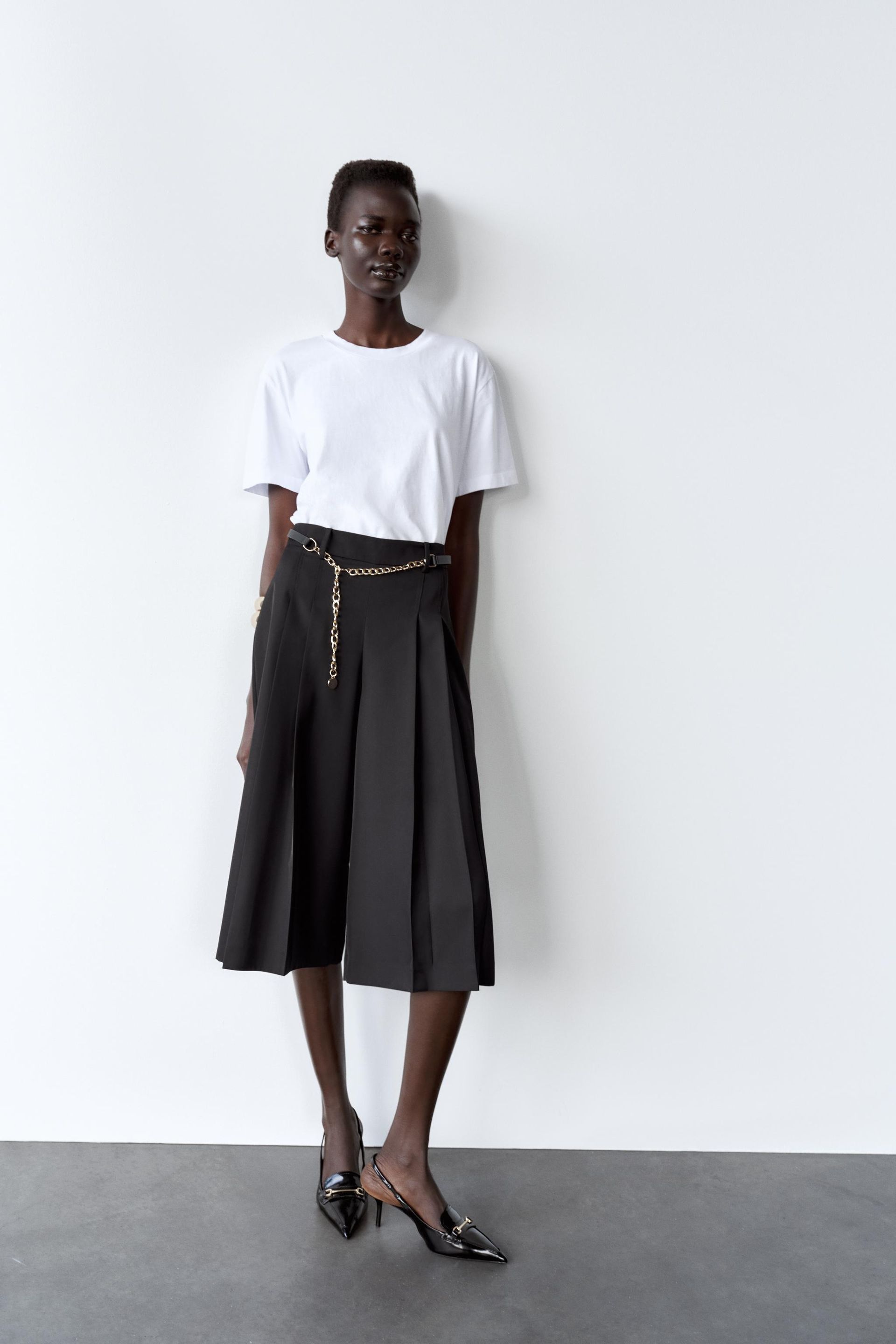 Long Bermuda Shorts With Chain Belt