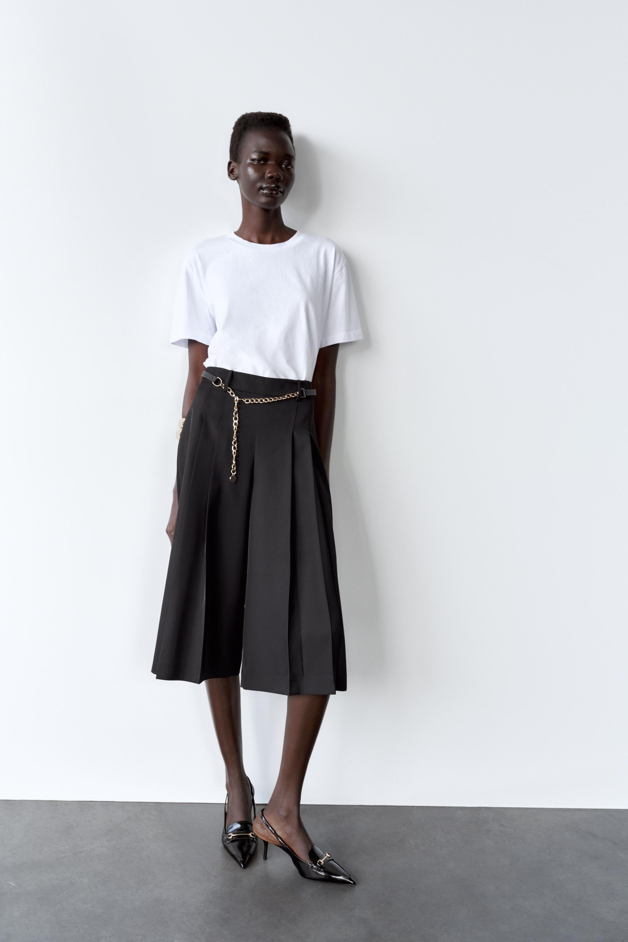 Long Bermuda Shorts With Chain Belt