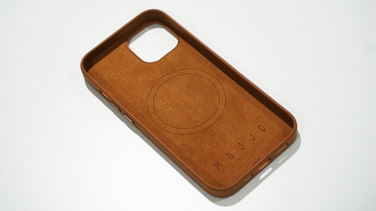 Mujjo iPhone 15 Full Leather lining