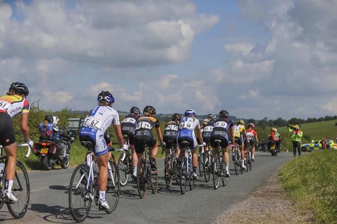 The Womens field raced under some nice conditions.
