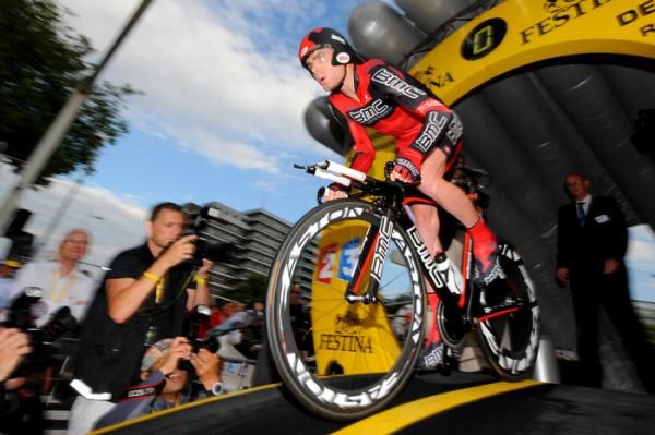 Cadel Evans (BMC) rolls away