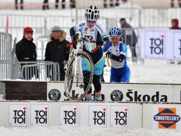 Pavla Havlikova leads Nash over the barriers.