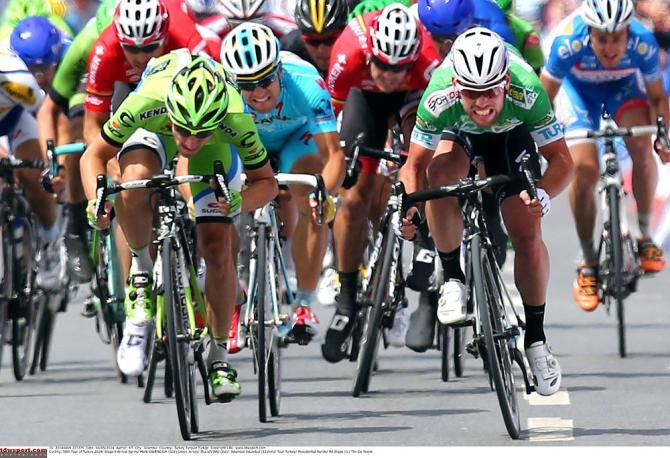 Mark Cavendish outsprints Elia Viviani in the final stage in Turkey