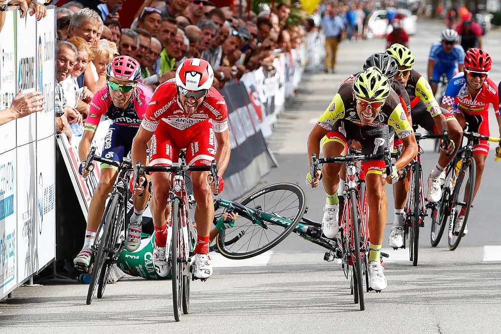 A crash near the finish of Memorial Marco Pantani