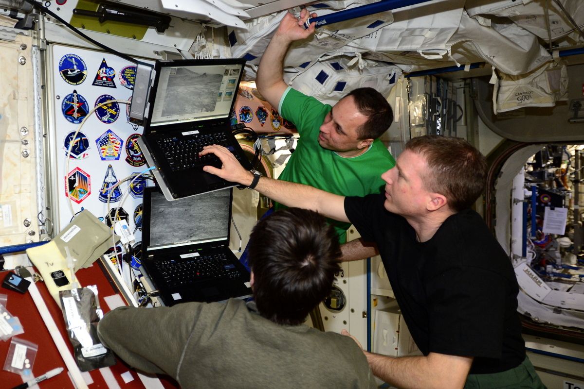 Space Station Crew Picks 'Targets of Opportunity' for Mars Rover | Space