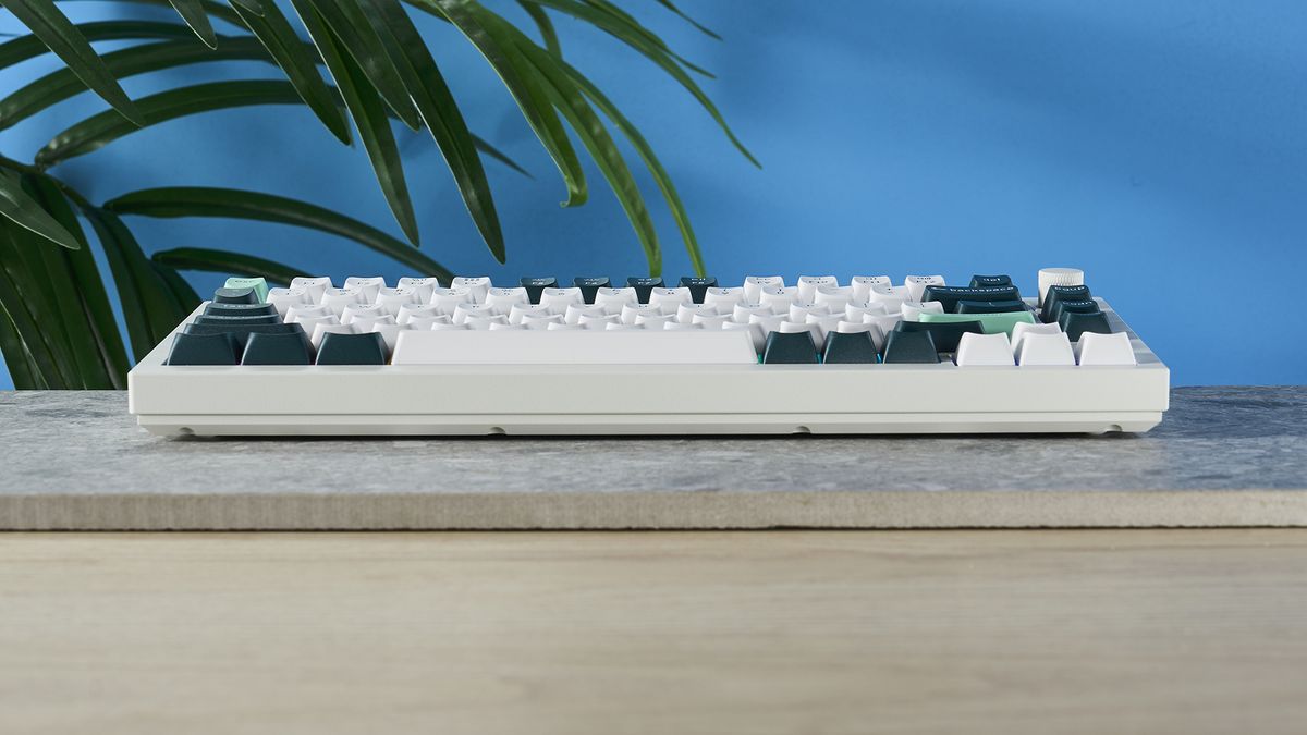 The Keychron Q1 HE magnetic keyboard in white and green