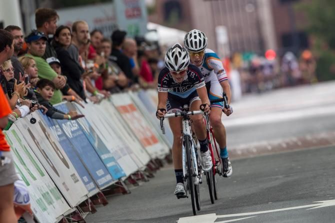 The main field starts to bear down on the women's break.