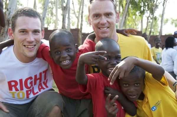 Maarten Tjallingii and Koos Moerenhout (both Rabobank) fool around with orphans at an SOS Kinderdorp (Maputo)