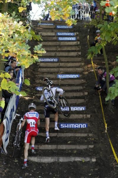 Kevin Pauwels (Sunweb - Revor) pursues Zdenek Stybar (Quickstep).