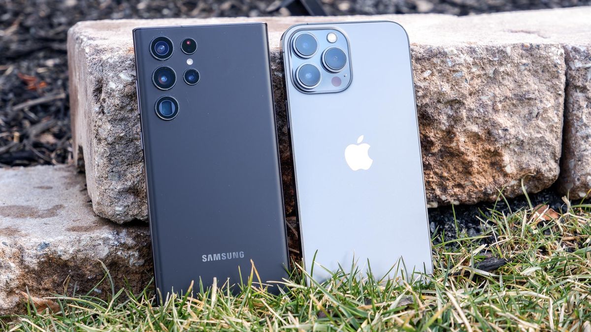 Samsung Galaxy S22 Ultra vs. iPhone 13 Pro Max: Which phone