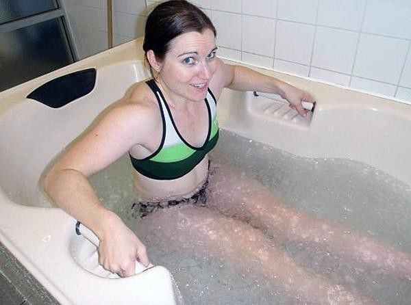 Anna Meares takes a hot/cold shower