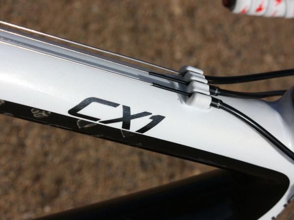 Cables are routed across the top tube to minimize mud build-up.