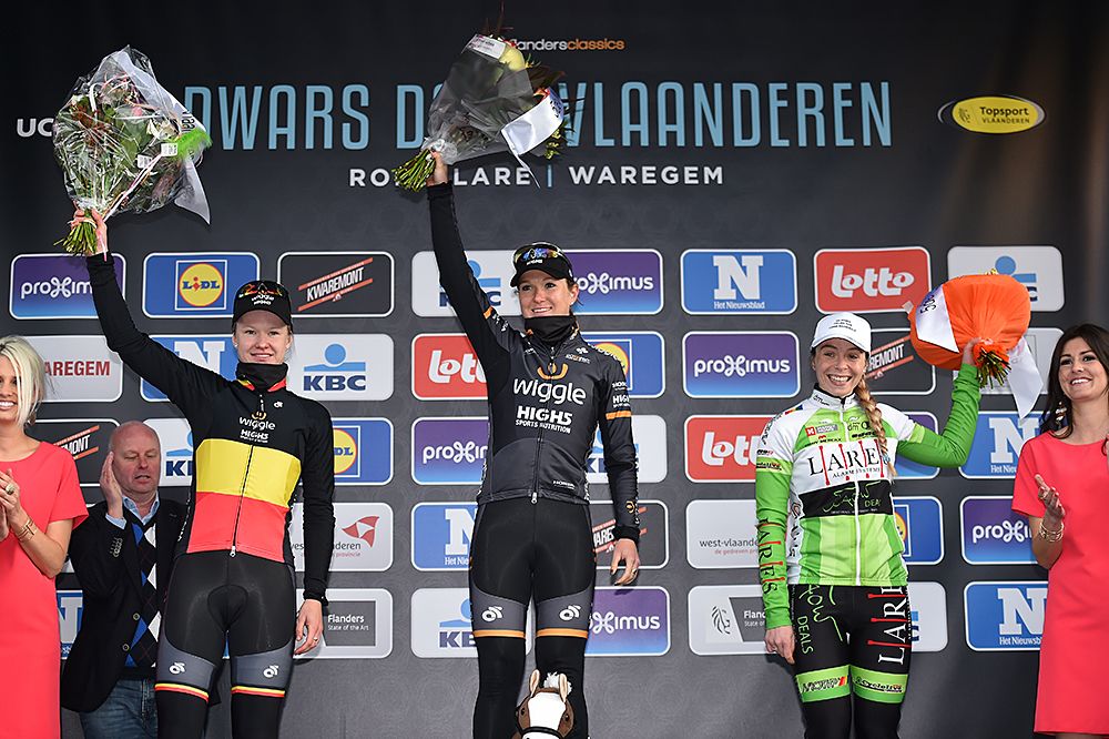 Amy Pieters (Wiggle High5) wins third consecutive Dwars door Vlaanderen