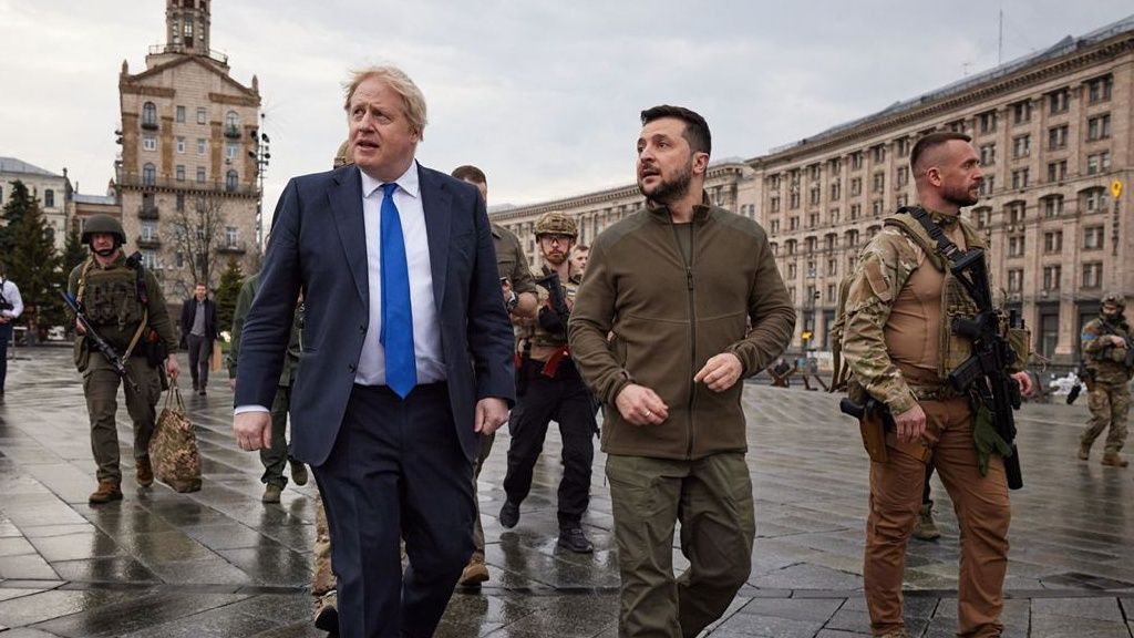 Boris Johnson and Volodymyr Zelenskyy