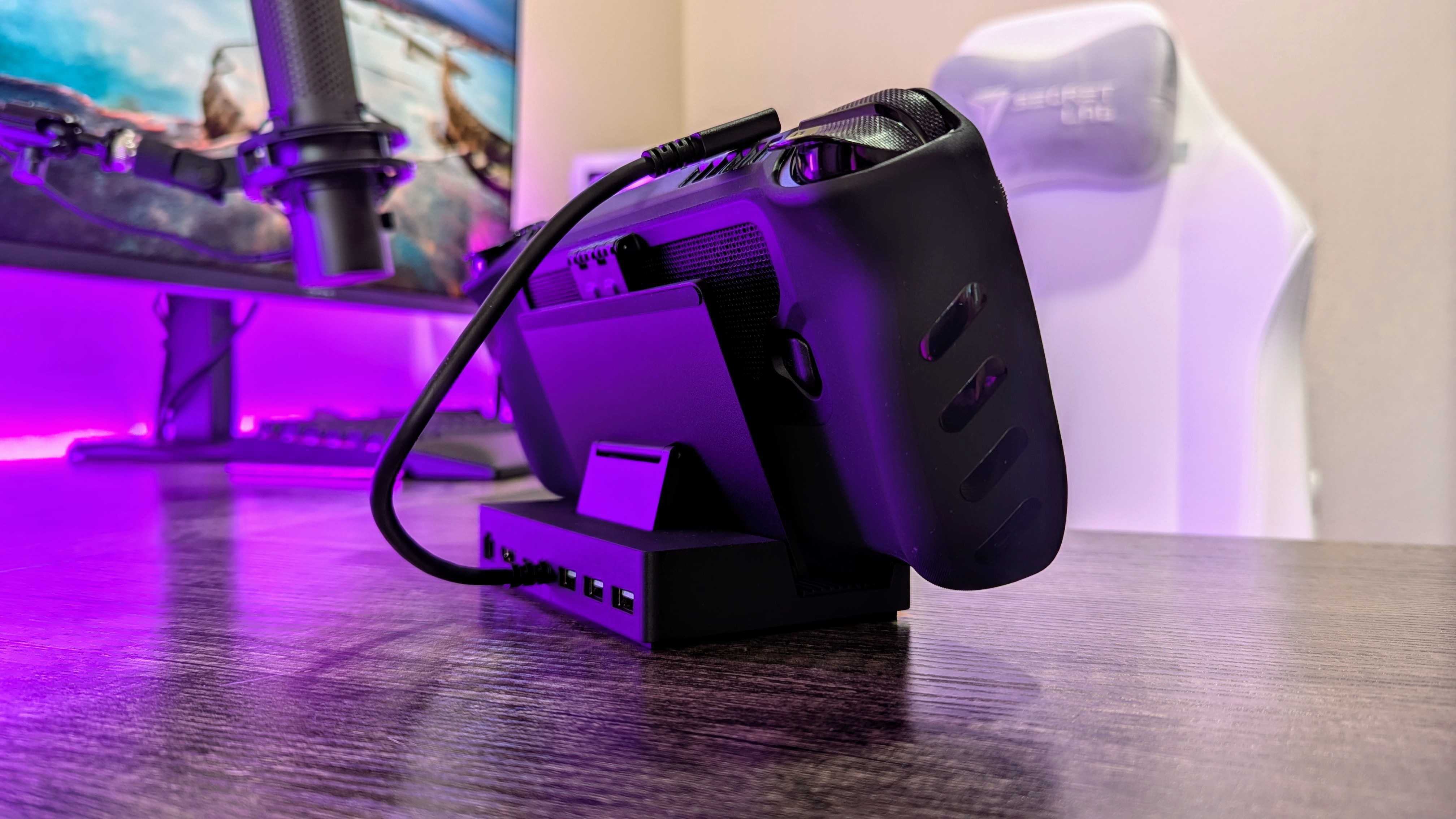 Image of the Razer Handheld Dock Chroma.