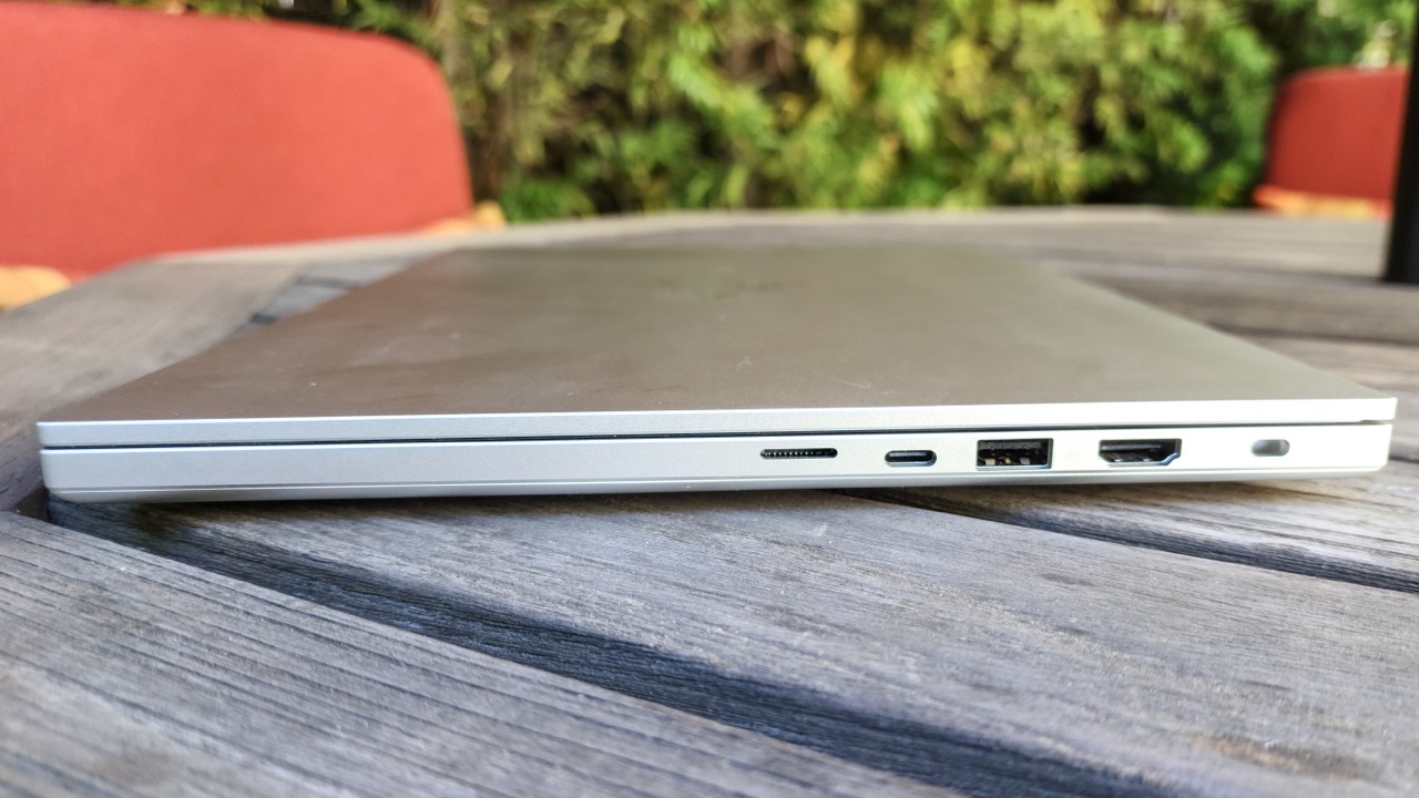Razer Blade 14 (2025) ports