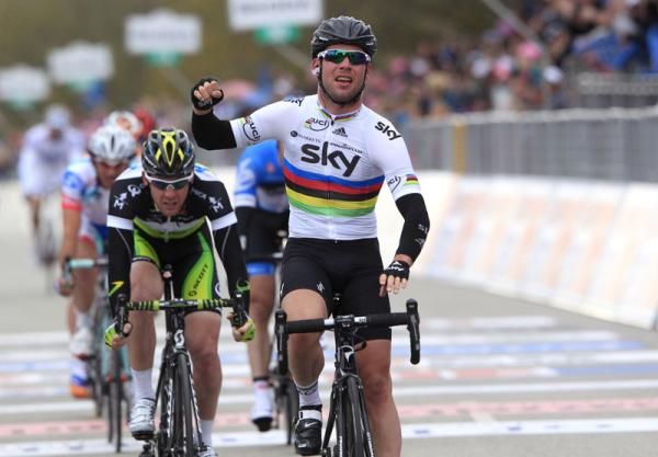Mark Cavendish wins the sprint ahead of Goss and Soupe