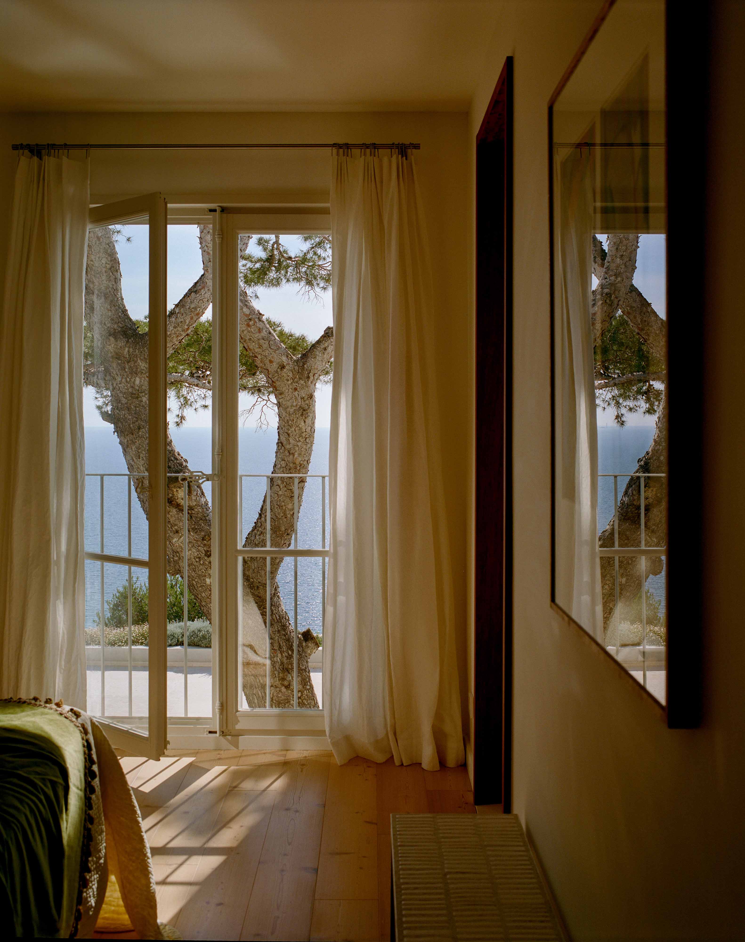 Marseille villa renovation by Sandrine Sarah Faivre