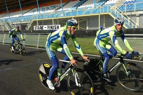 Liquigas get a feel for the course, just a day before the prologue