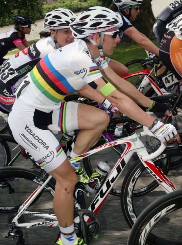Team Diadora-Pasta Zara did a great job of protecting their World Champion, Giorgia Bronzini.