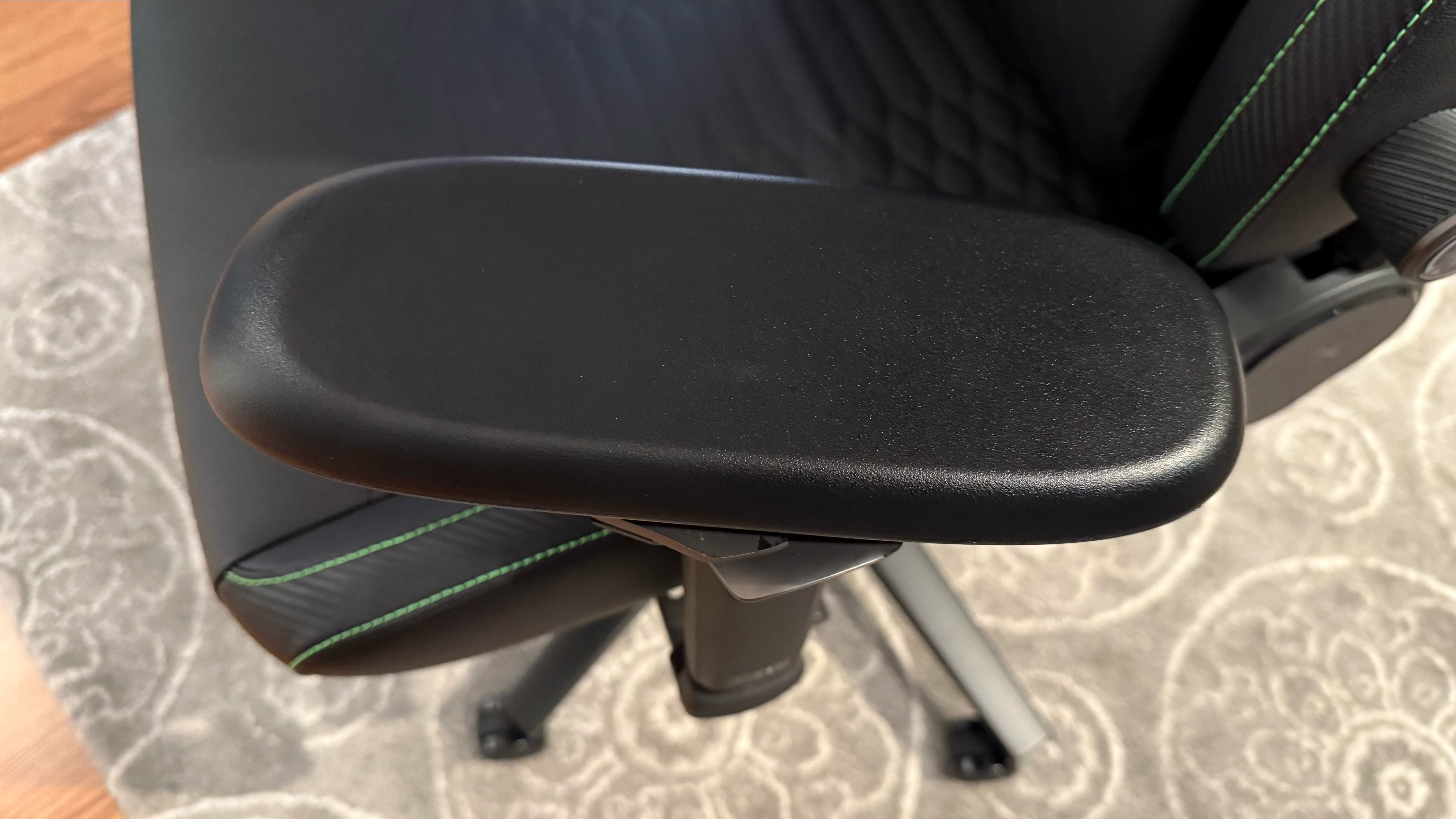 Razer Iskur V2