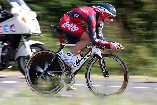 Cadel Evans (Silence-Lotto) powers along during the TT.
