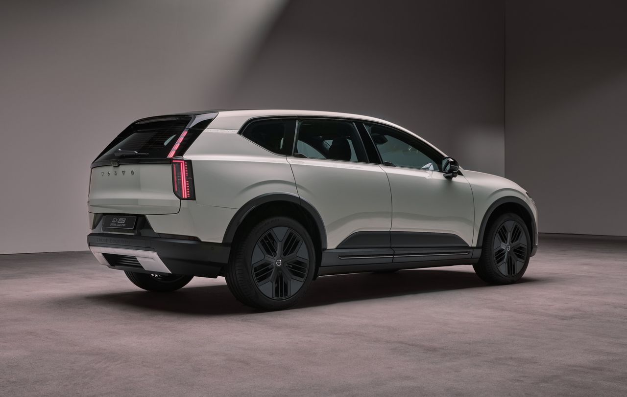 Volvo EX60 Cross Country