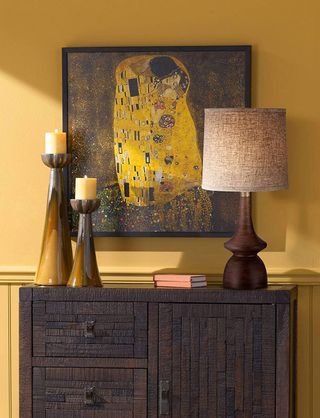 70s trends: table lamp on display