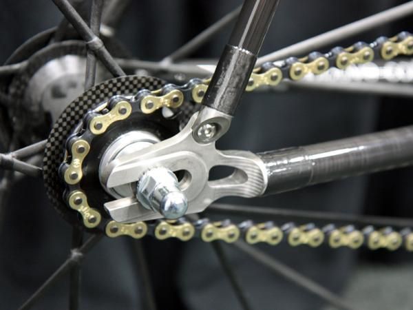 Parlee's track bikes include this simple yet elegant rear-entry horizontal dropouts.