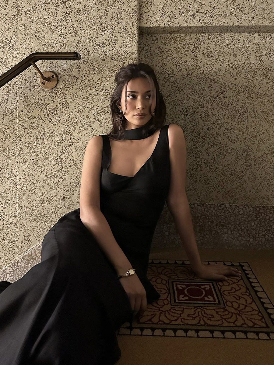 Mishti Rahman poses with wavy hair and face-framing strands