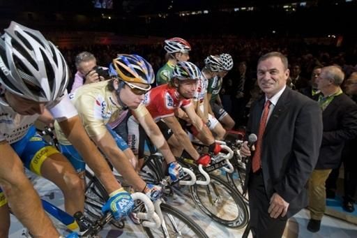 Riders line up in front of Bernard Hinault for the Rotterdam Six Day