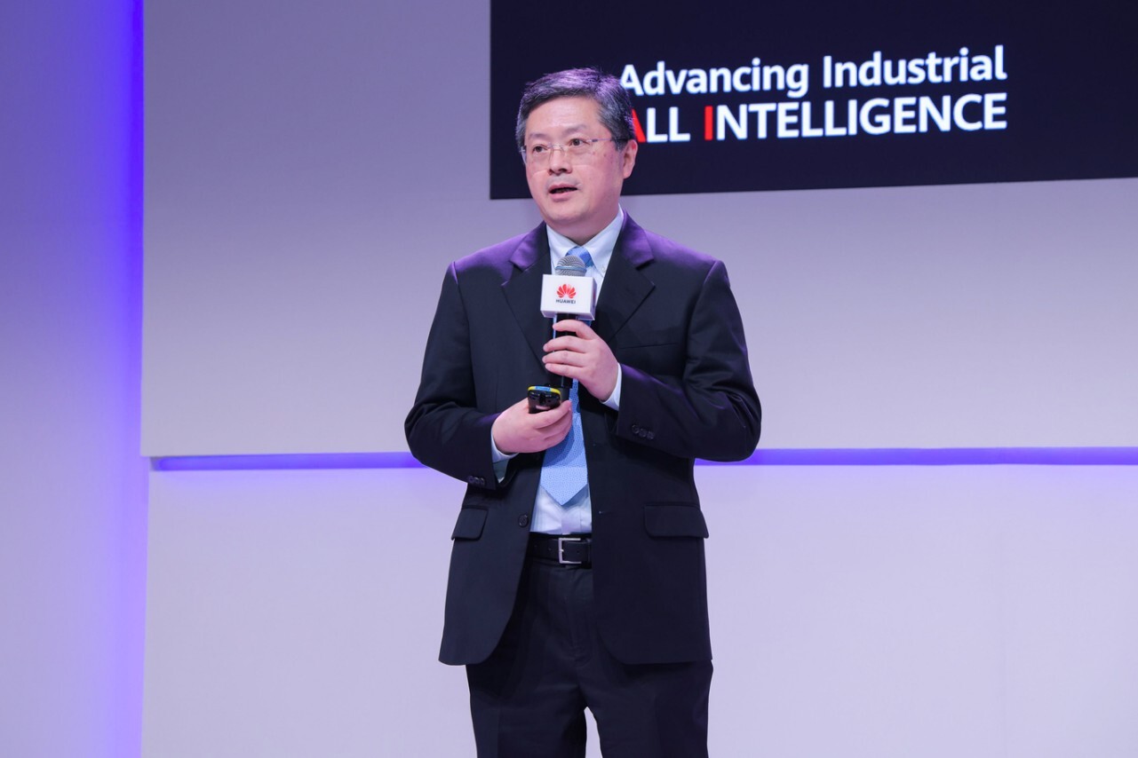 Ernest Zhang, President of Global Partner, Commercial &amp; Distribution, Enterprise Sales, Huawei, is delivering an opening speech