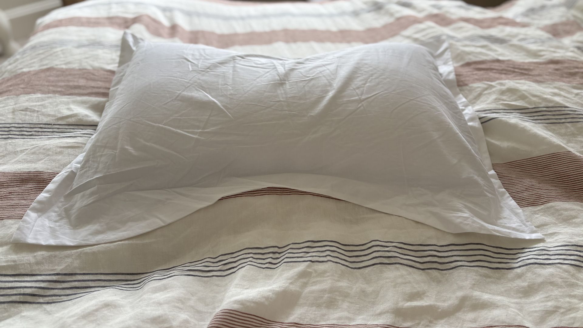 Testing the Eli &amp;amp; Elm Ultimate Side Sleeper Pillow, showing it on the bed