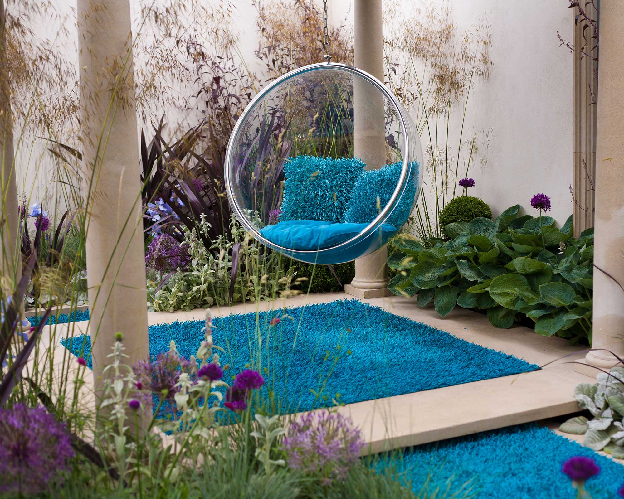 outdoor rug and hanging egg chair