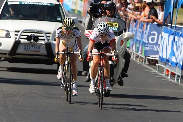 Bridie O'Donnell (VIC) took silver from Judith Arndt (Team Columbia-HTC)