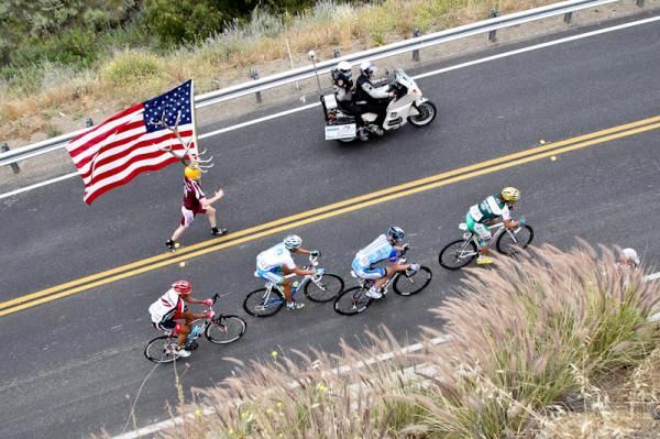 The break gets some fan support along the course.